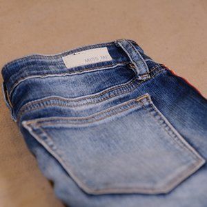 MISS ME Mid-Rise Stretch Short